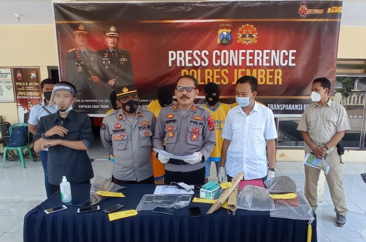 4 PERUSAK TUGU IKSPI PUGER DITANGKAP, 13 LAINNYA MASIH DPO