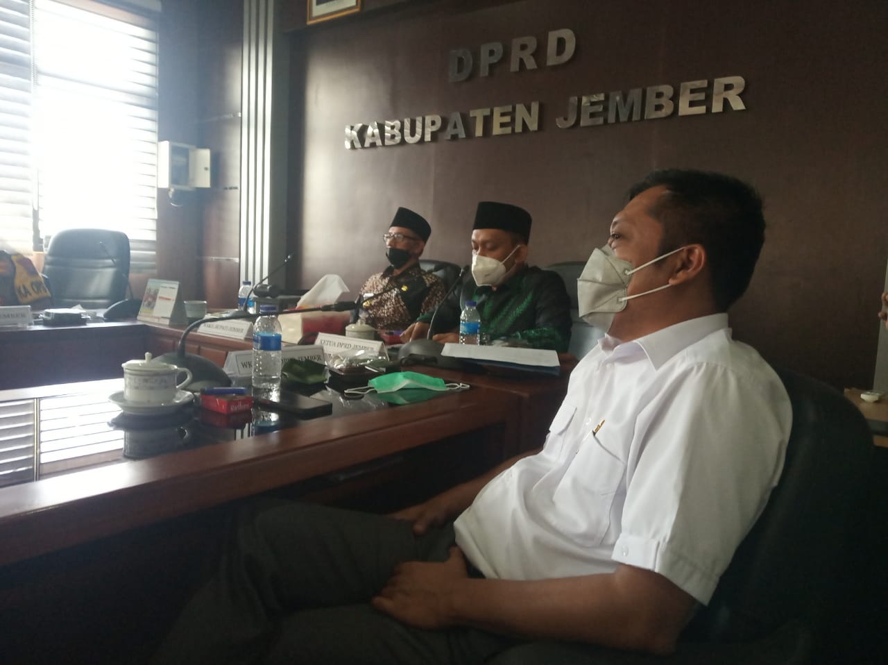 HINDARI KONFLIK, PEMKAB JEMBER BAKAL TERTIBKAN BANGUNAN SIMBOL PERGURUAN SILAT