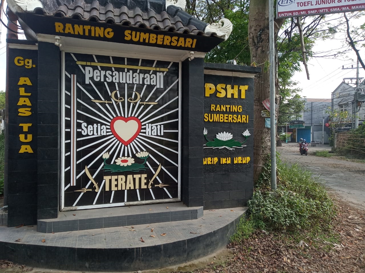 RENCANA PEMKAB JEMBER TERTIBKAN TUGU PESILAT, PSHT MENENTANG, PAGAR NUSA MENDUKUNG