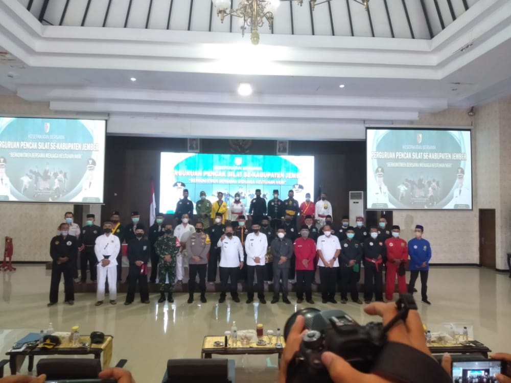 gelar-deklarasi-di-pendopo-seluruh-perguruan-silat-di-jember-sepakat-jaga-kondusivitas-jember