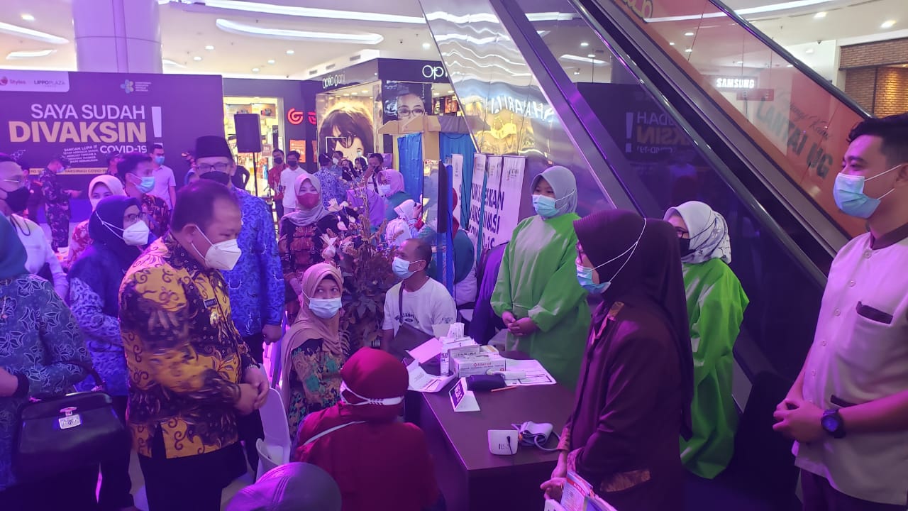 MASYARAKAT JEMBER BISA AKSES LAYANAN VAKSINASI COVID-19 DI MALL