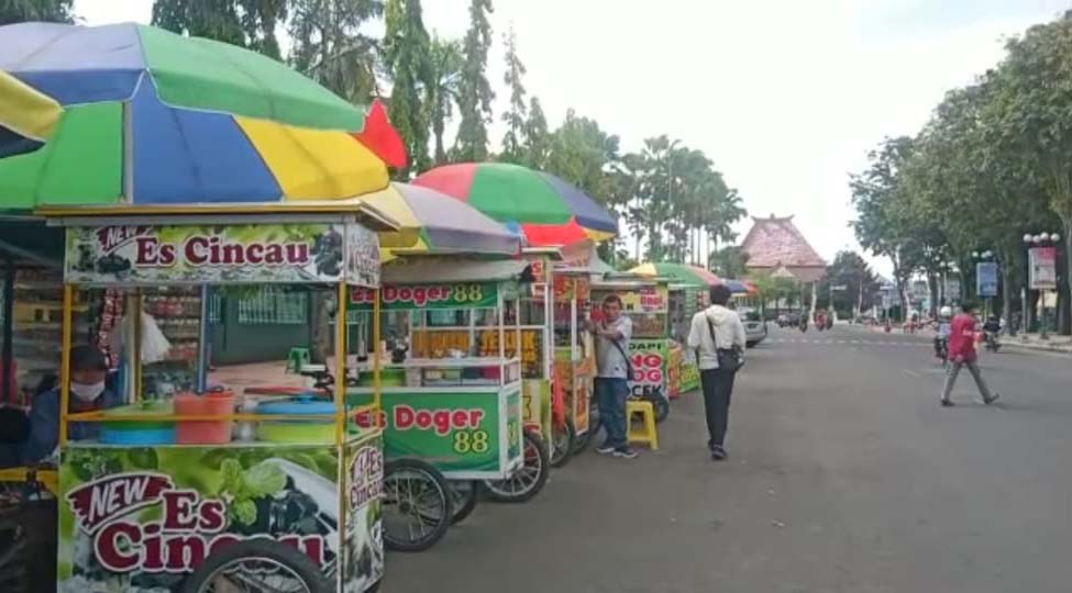 NASIB TAK MENENTU PKL ALUN-ALUN JEMBER DI MASA PPKM DARURAT