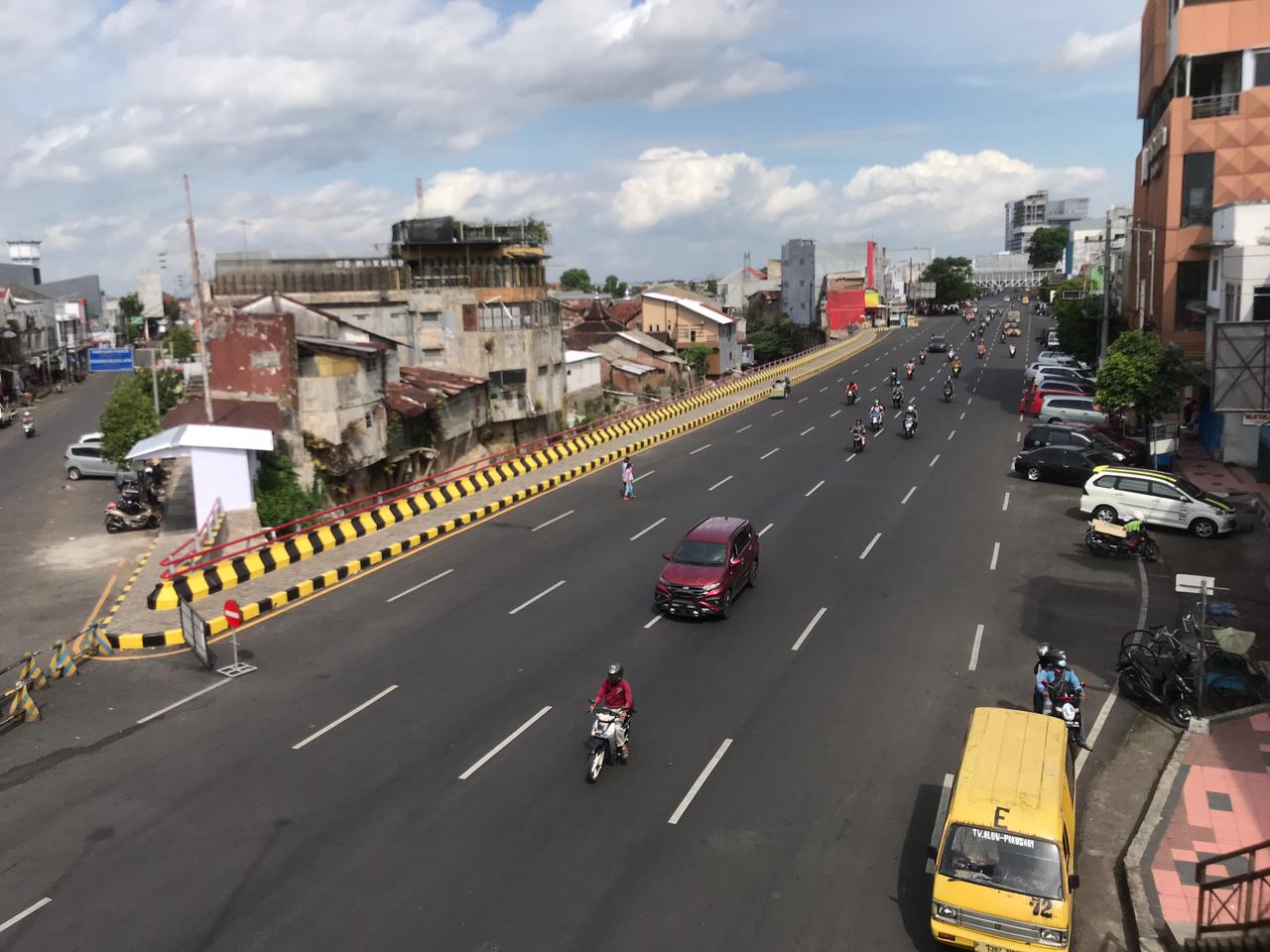 VOLUME KENDARAAN DI RUAS JALAN KOTA JEMBER MENURUN SEJAK DIBERLAKUKANNYA PPKM DARURAT