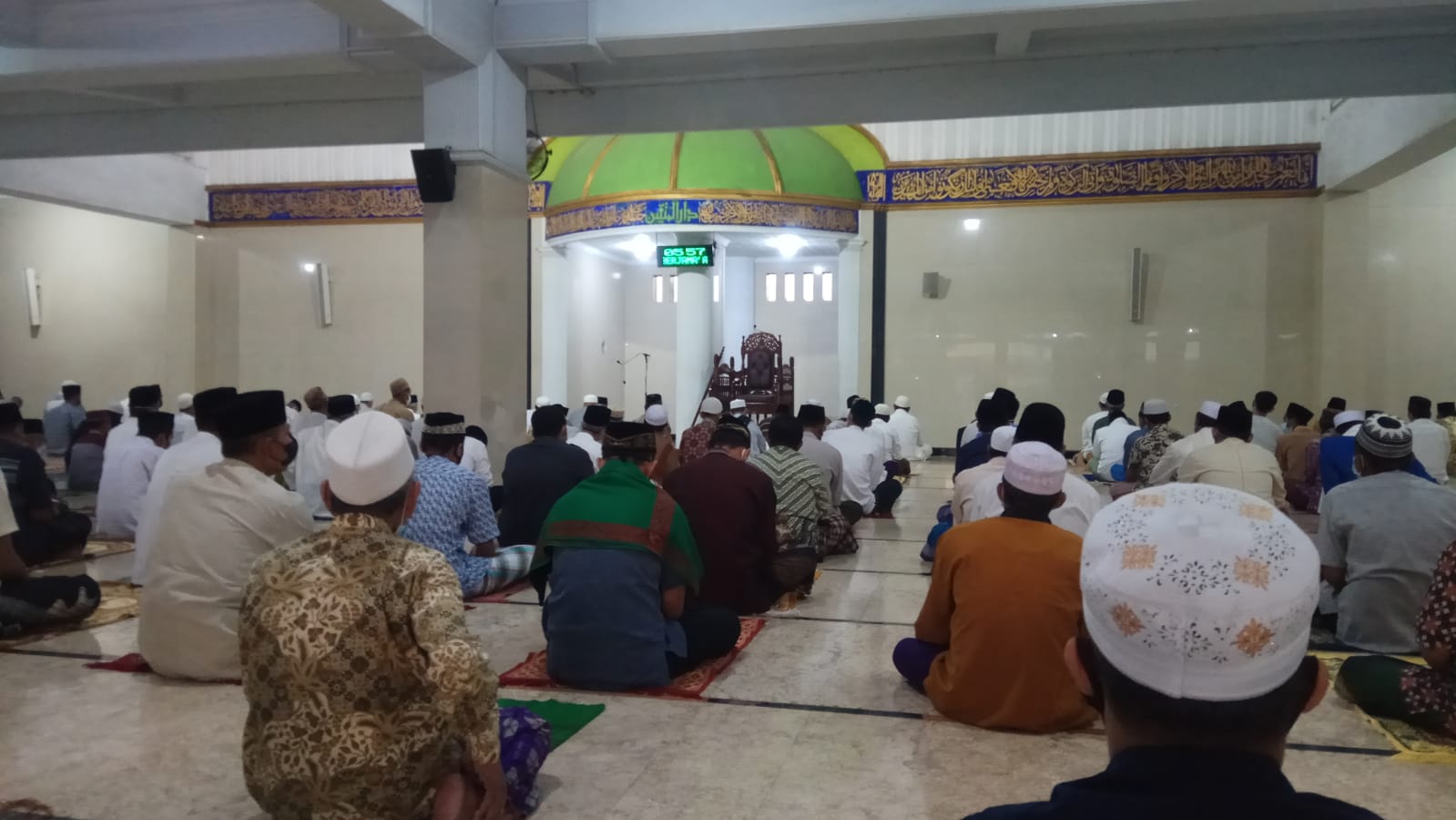 ppkm-darurat-beberapa-masjid-di-jember-tetap-gelar-salat-id-dengan-prokes-ketat