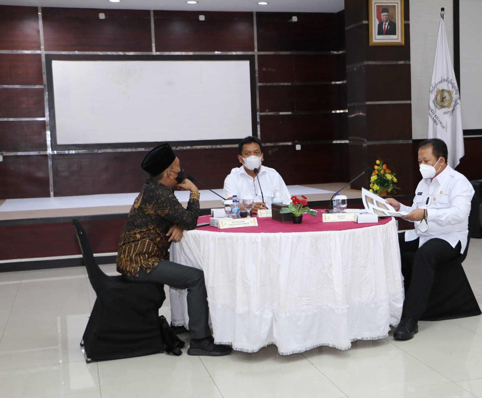 bertemu-bpk-bupati-dan-dprd-jember-sepakat-limpahkan-hasil-audit-ke-proses-pidana