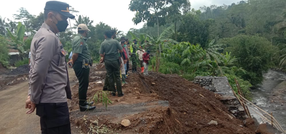 pemkab-jember-buka-opsi-relokasi-bagi-warga-yang-tinggal-di-kawasan-sangat-rawan-bencana