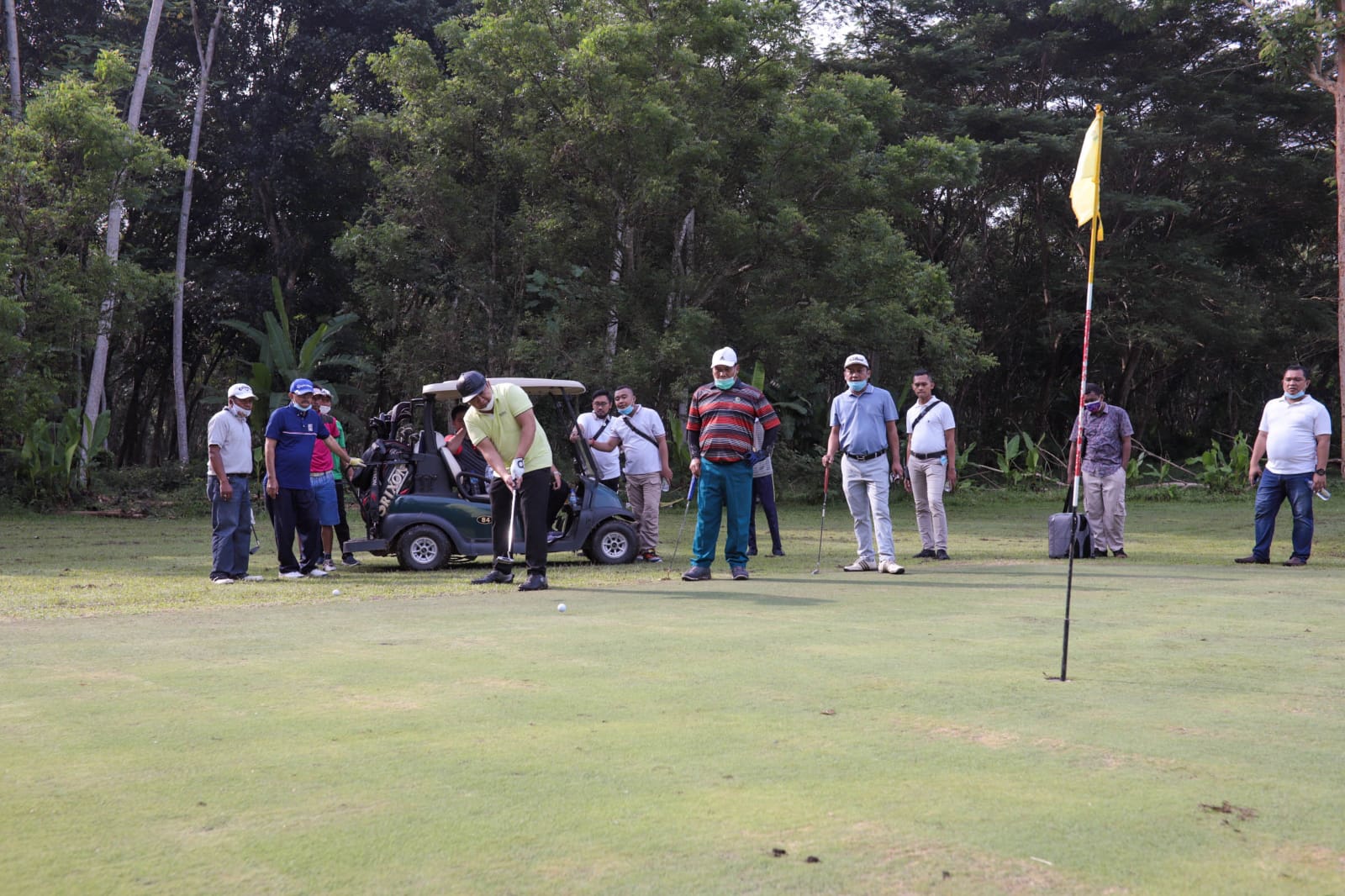 BUPATI JEMBER BERI TANGGAPAN SOAL SOROTAN RP 5 M UNTUK PADANG GOLF GLANTANGAN