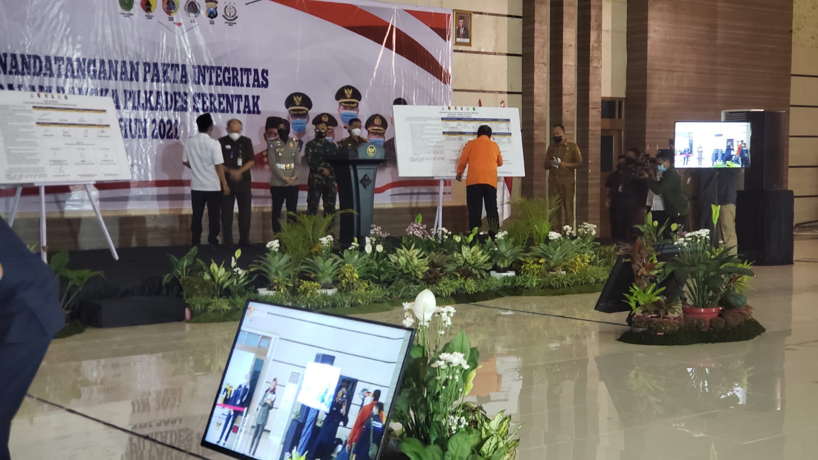 AMANKAN PILKADES SERENTAK, POLRES JEMBER KERAHKAN 905 PERSONEL GABUNGAN