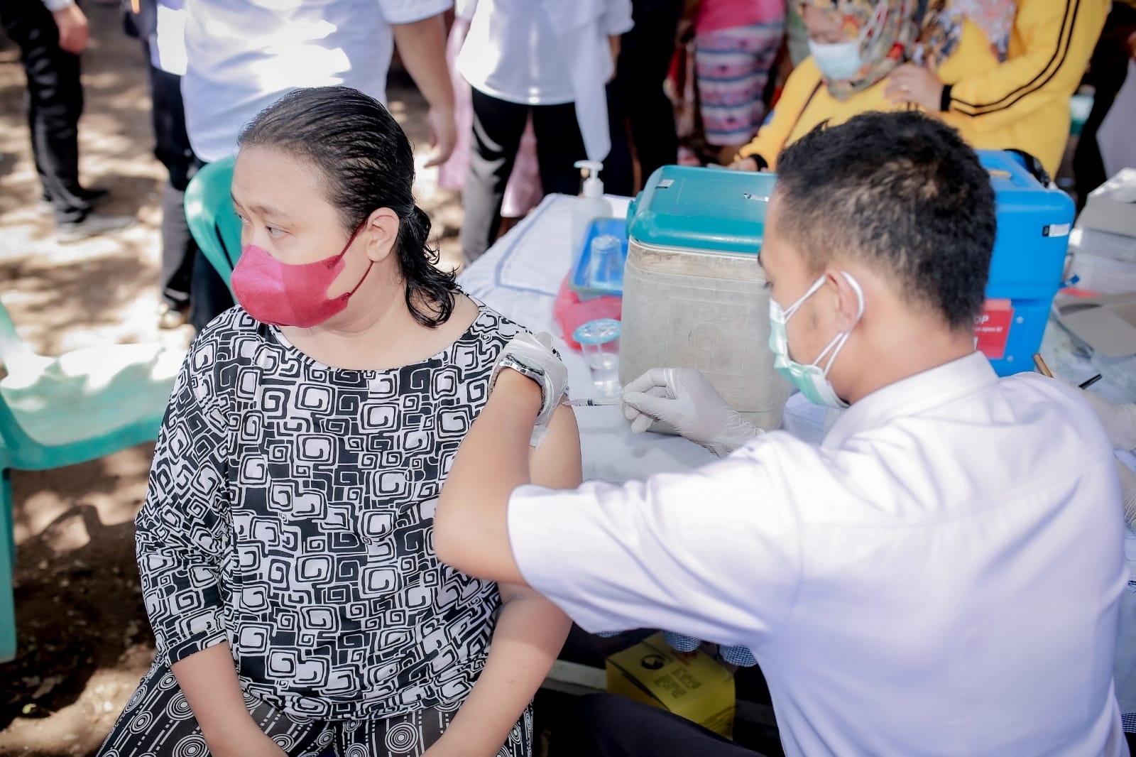 BUPATI JEMBER INSTRUKSIKAN SETIAP CAMAT VAKSIN 6 RIBU WARGANYA DALAM 5 HARI