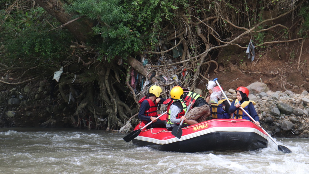 mapala-jember-temukan-peningkatan-drastis-timbulan-sampah-di-sungai-bedadung-selama-3-tahun