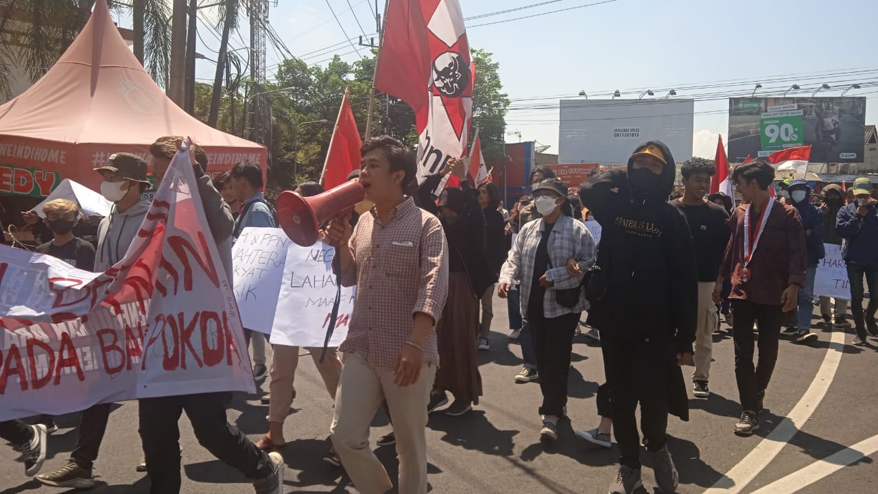 DEMO GMNI JEMBER, KRITIK PEMERINTAH PUSAT SOAL KEBIJAKAN EKONOMI