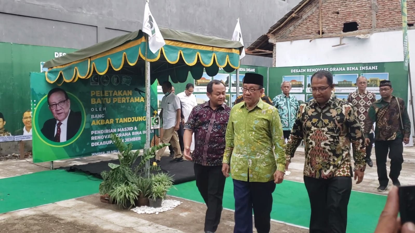 BERKUNJUNG KE JEMBER, AKBAR TANDJUNG INGIN ADA TOKOH MUDA BARU DI BIDANG POLITIK