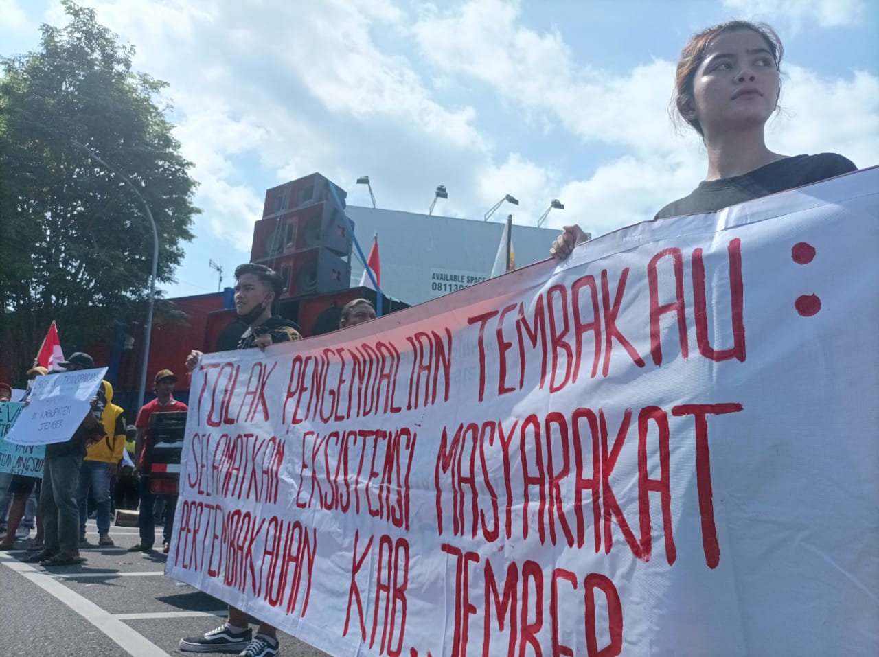 TOLAK HARI ANTI TEMBAKAU SEDUNIA, APTI JEMBER KLAIM ROKOK TAK RUSAK KESEHATAN