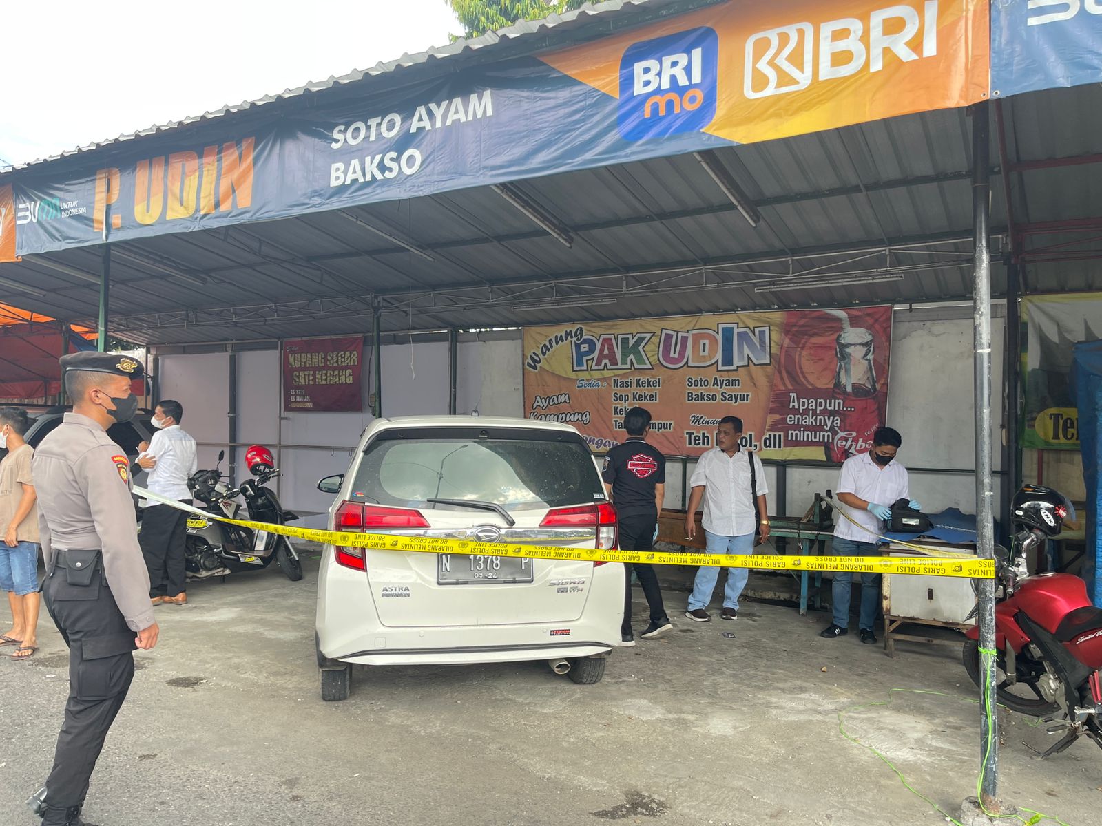 DITINGGAL 2 MENIT DALAM JOK MOBIL, UANG RATUSAN JUTA RUPIAH RAIB DIBOBOL PERAMPOK DI PARKIRAN BANK SEKITAR ALUN-ALUN JEMBER