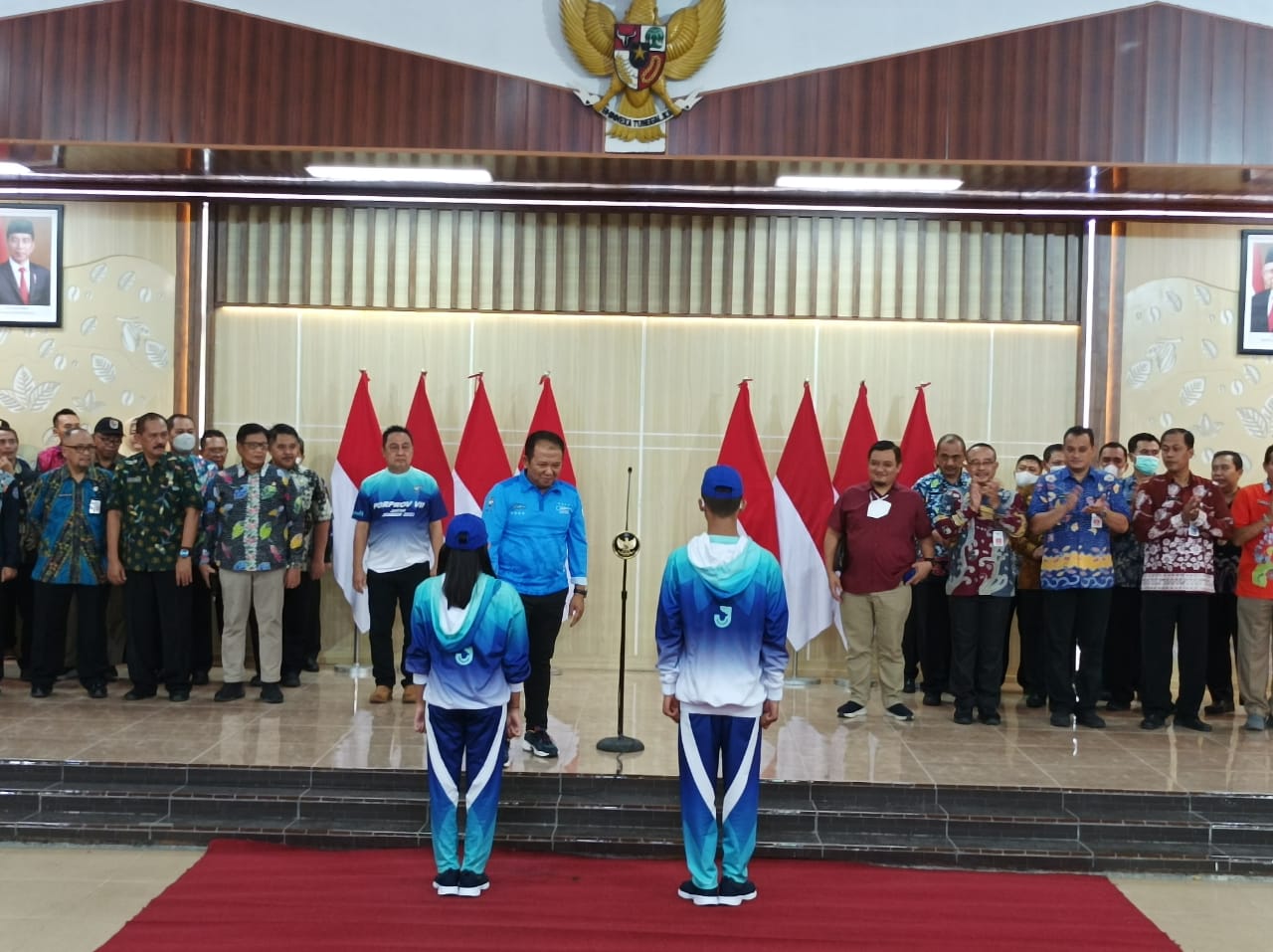 LEPAS RATUSAN ATLET, BUPATI HENDY OPTIMISTIS JEMBER RAIH JUARA DI PORPROV JATIM VII