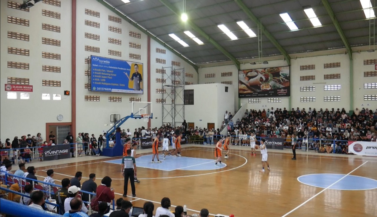 BERLANGSUNG SENGIT, TIM BASKET 5X5 PUTRA JEMBER MENANG TIPIS ATAS KOTA PROBOLINGGO