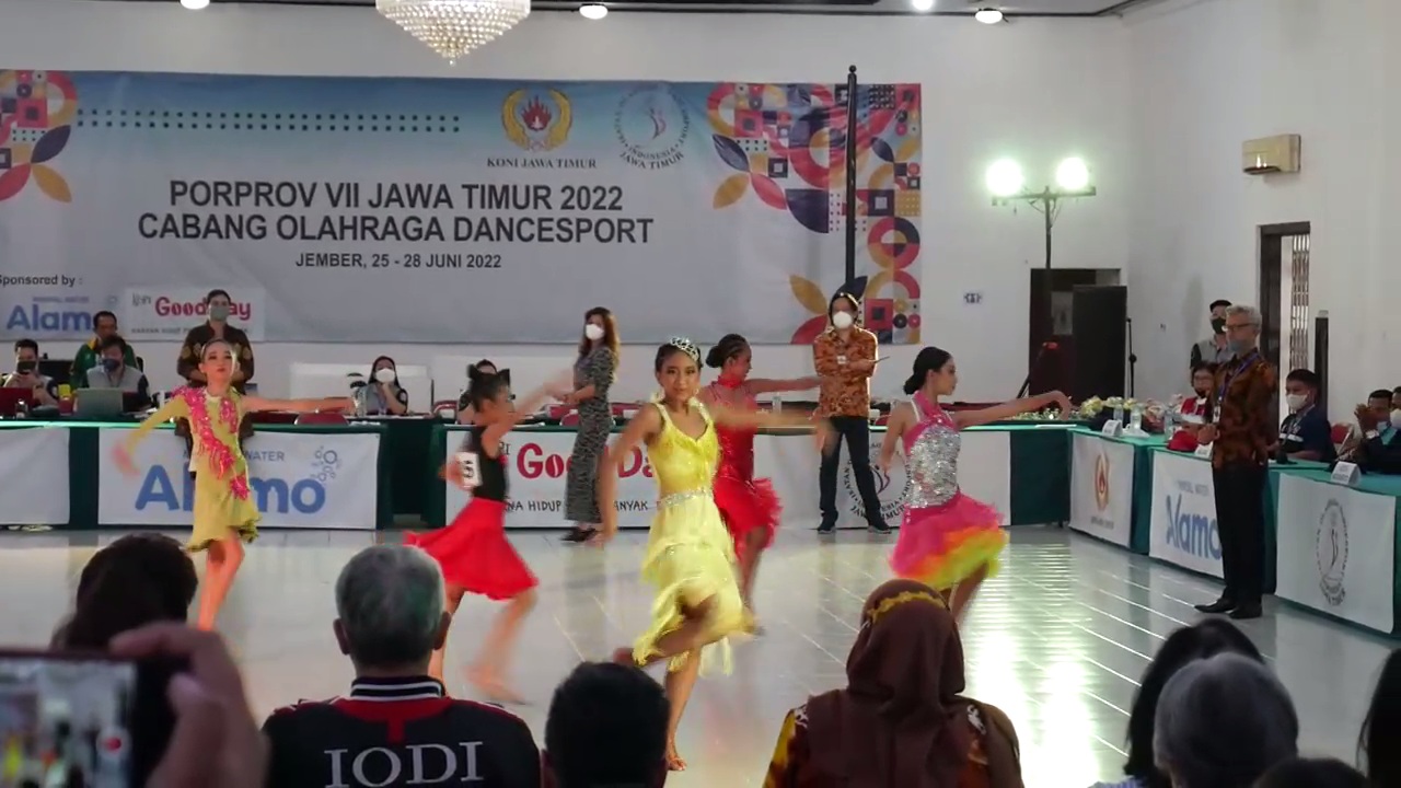 MESKI PERSIAPAN MEPET, CABOR DANCESPORT JEMBER SUMBANG 3 EMAS DALAM PORPROV JATIM VII