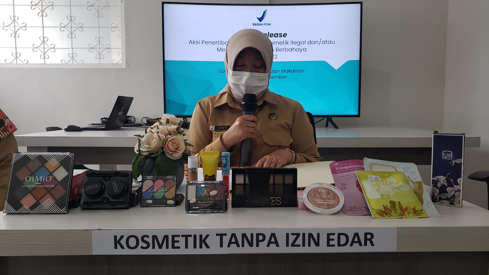 loka-pom-jember-amankan-ribuan-kosmetik-ilegal-tanpa-izin-edar-imbau-masyarakat-berhati-hati