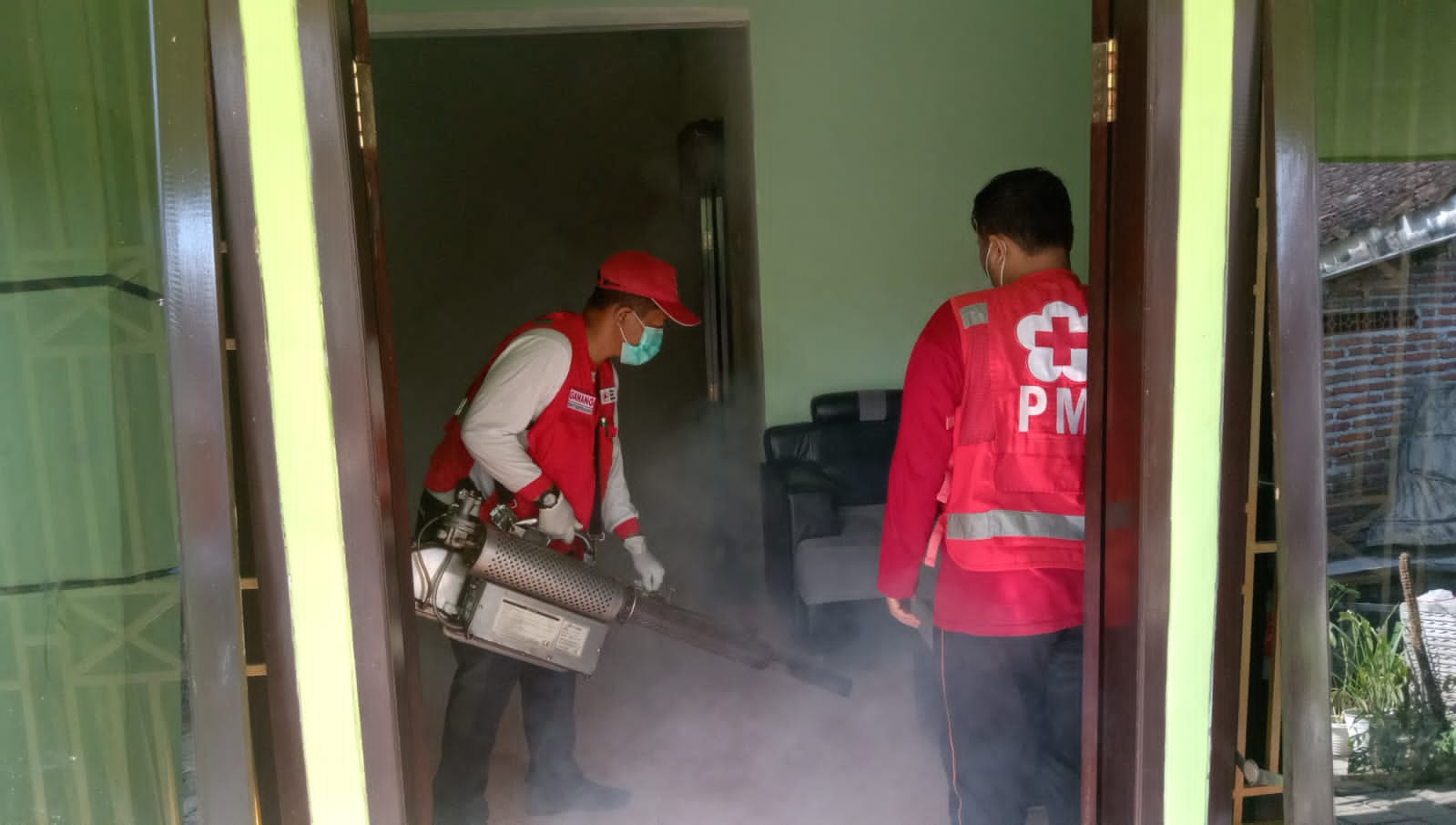 DBD KEMBALI MENYERANG, PMI JEMBER FOGGING 3 WILAYAH DALAM KURUN WAKTU SEMINGGU