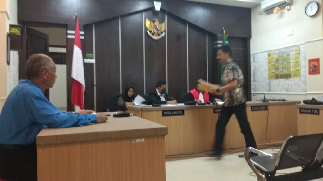 SIDANG KEDUA PRAPERADILAN KASUS HONOR PEMAKAMAN COVID-19, PEMERIKSAAN BUKTI SURAT