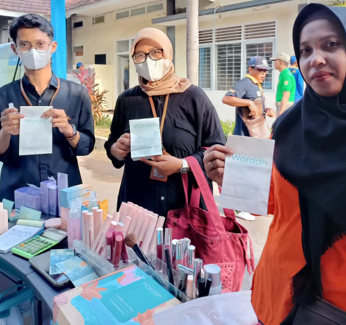 WARDAH HADIRKAN WARNA BARU DI MOMEN AGUSTUSAN, LOMBA MAKE UP DI DINAS PU BINA MARGA DAN SDA JEMBER