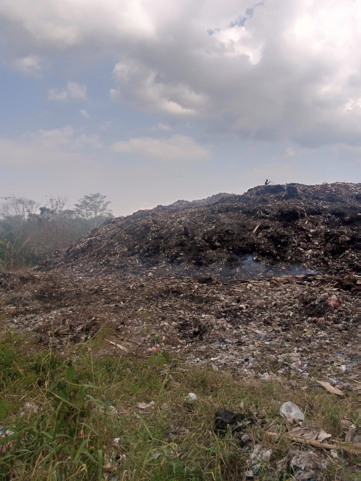 kebakaran-tpa-pakusari-berhasil-dipadamkan-setelah-6-hari-penanganan