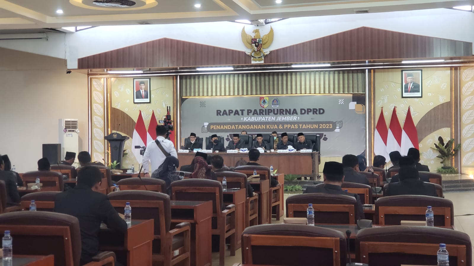 gedung-dprd-direnovasi-rapat-paripurna-penandatangan-kua-ppas-2023-digelar-di-kantor-pemkab-jember