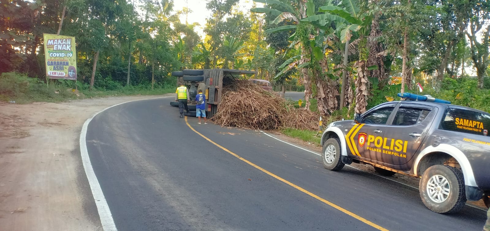 truk-bermuatan-tebu-terguling-di-garahan-kapolsek-sempolan-15-kejadian-dalam-2-bulan-terakhir