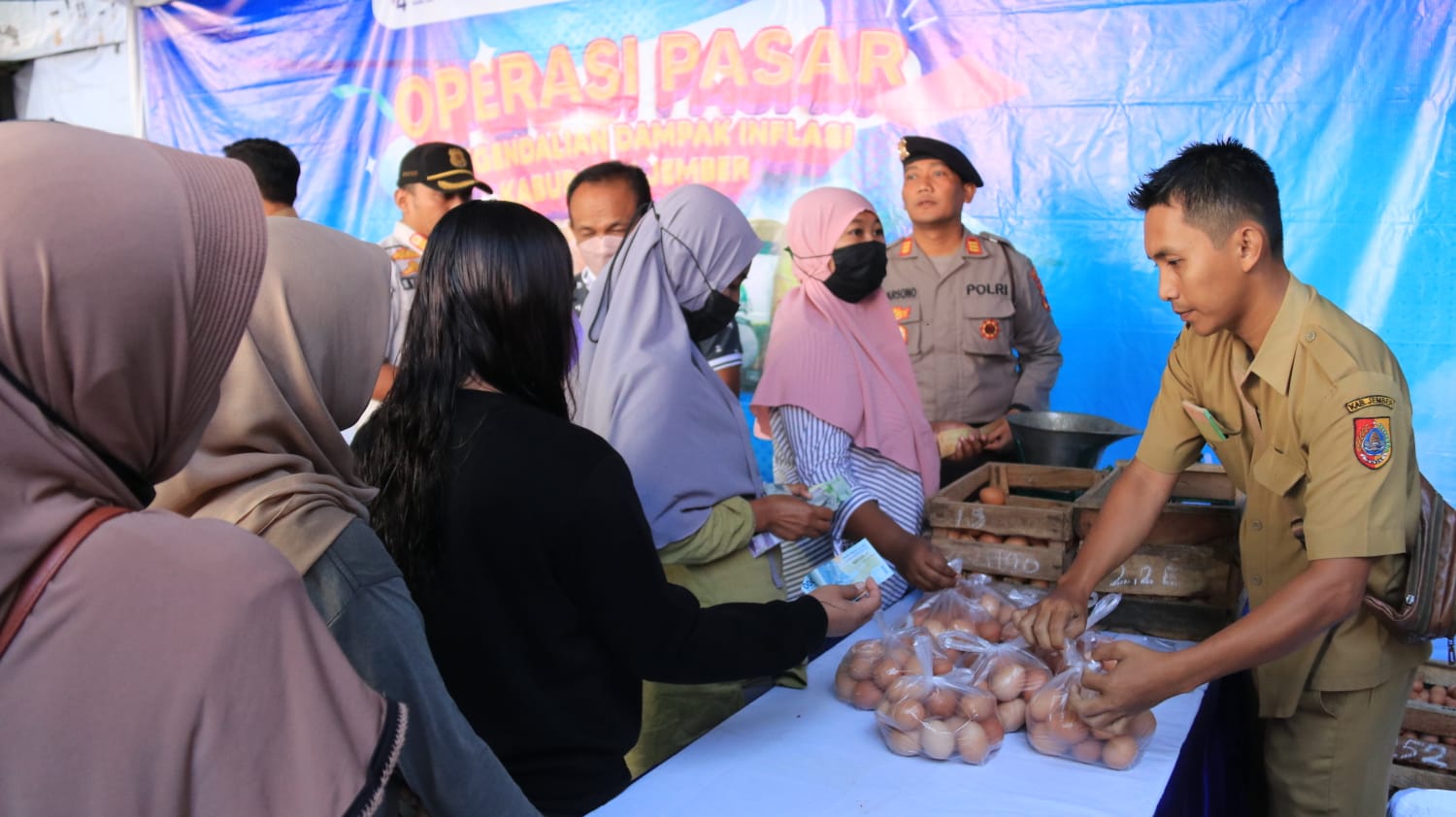 tekan-inflasi-jelang-akhir-tahun-pemkab-jember-gelar-operasi-pasar