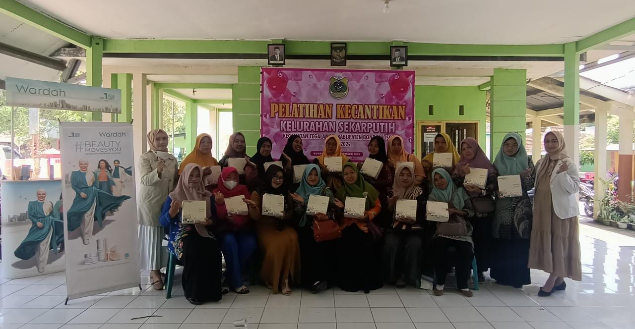 tak-hanya-pelatihan-make-up-wardah-cosmetics-beri-bekal-prospek-bisnis-make-up-pada-perempuan-di-wilayah-desa