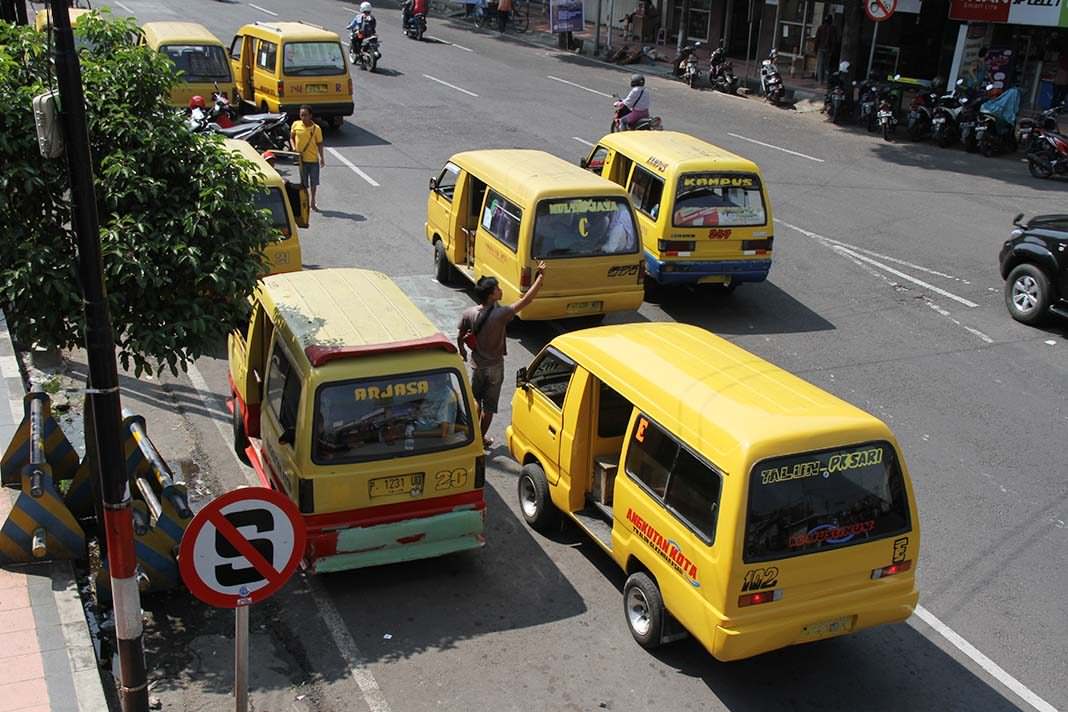 ANGKUTAN KOTA LIN KUNING MAKIN SEPI PEMINAT