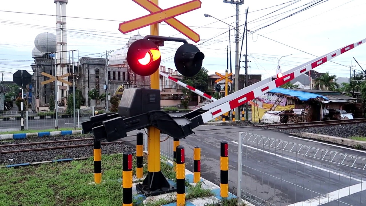 TURUNKAN JUMLAH KECELAKAAN, BUPATI JEMBER SEGERA MEMBANGUN POS PENJAGAAN DI PERLINTASAN KA TANPA PENJAGA