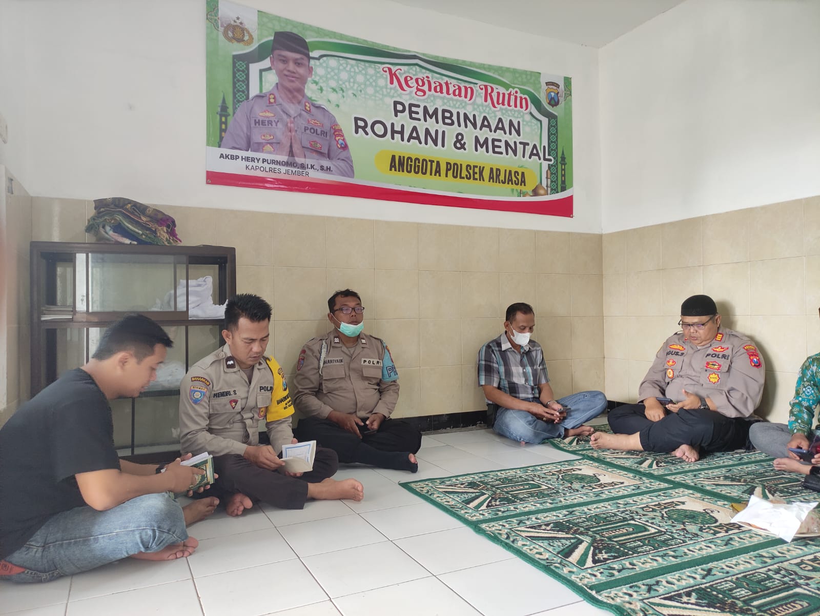 BINROTAL PROGRAM POLSEK ARJASA TINGKATKAN IMTAQ ANGGOTA