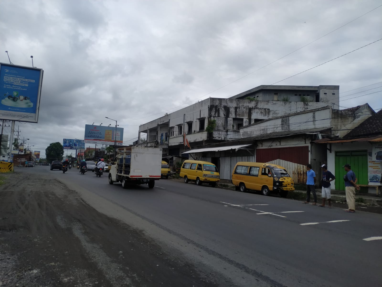 sering-parkir-diluar-terminal-sejumlah-bus-dan-angkot-ditertibkan