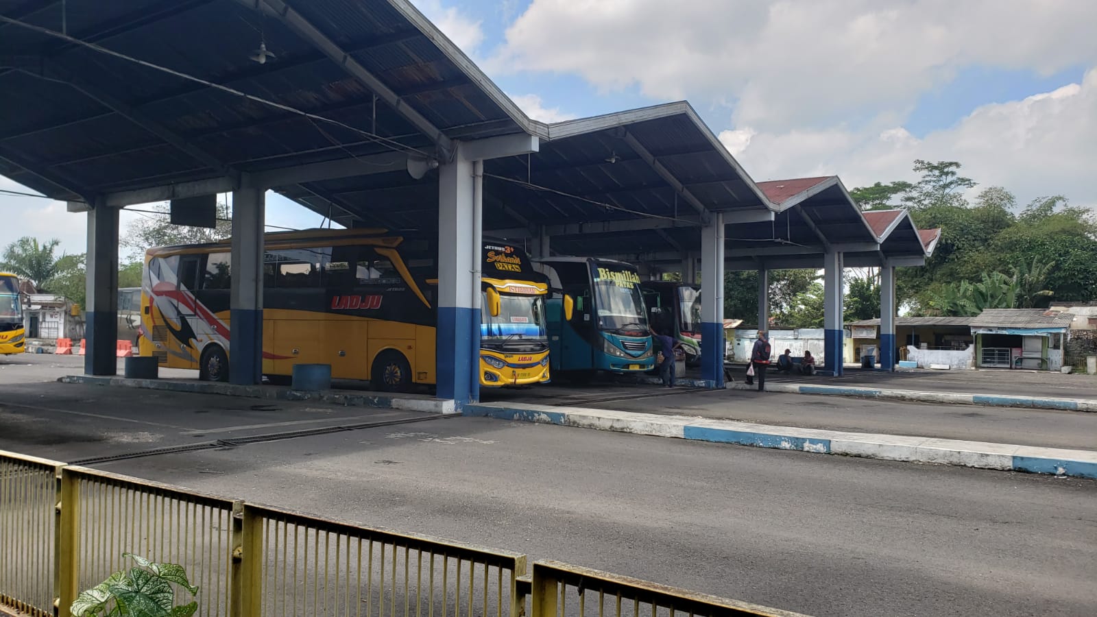 aktivitas-masyarakat-kembali-normal-penumpang-di-terminal-tawang-alun-meningkat