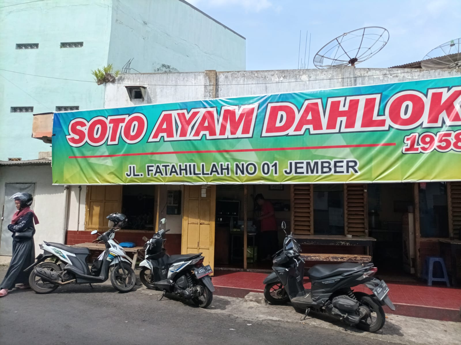 LEGENDARIS, WARUNG SOTO AYAM DAHLOK WARUNG SOTO AYAM TERTUA DI JEMBER