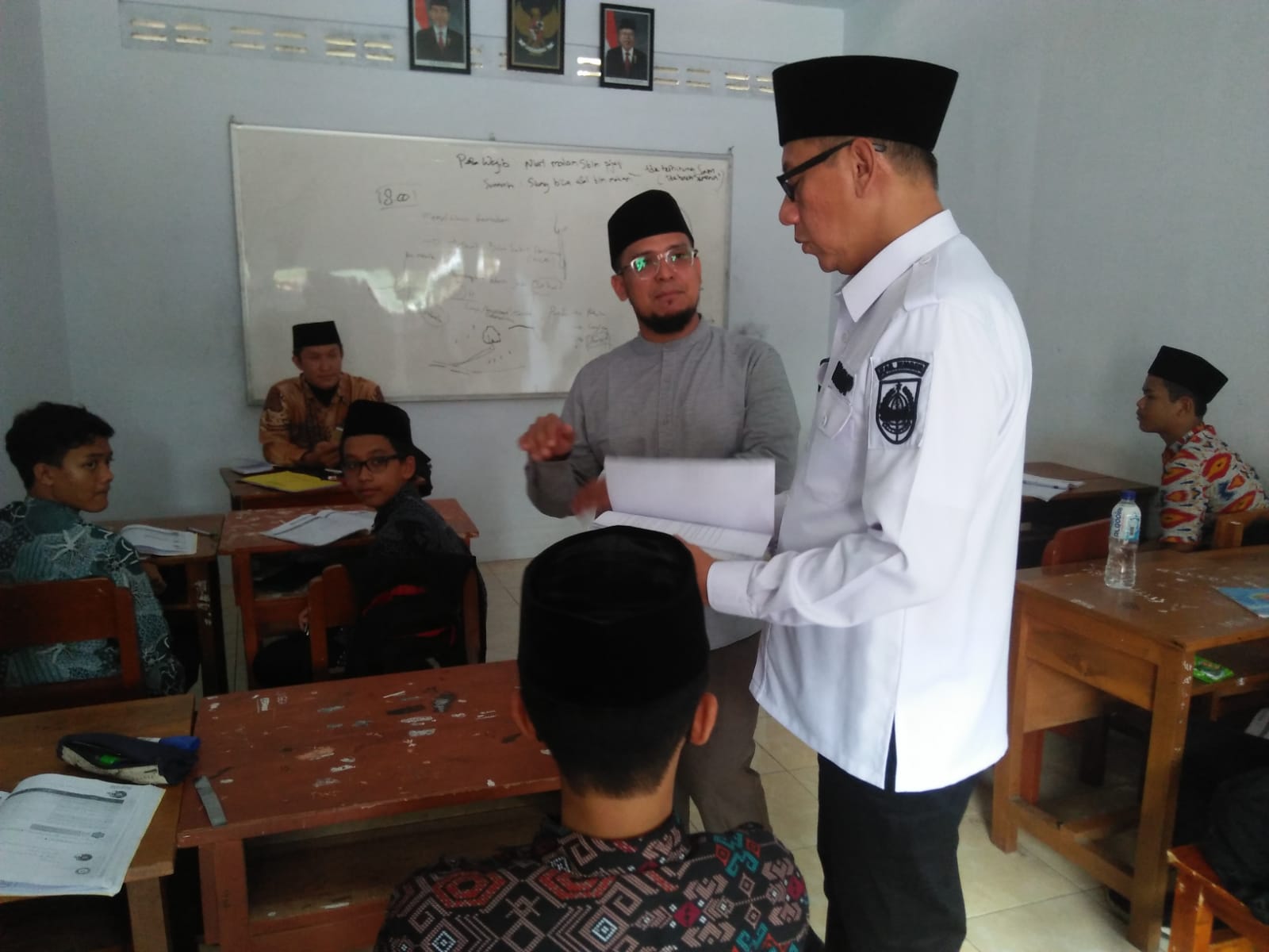 BELUM KANTONGI IZIN SMP ISLAM IMAM SYAFI’I DI JEMBER DIMINTA MENGHENTIKAN KBM