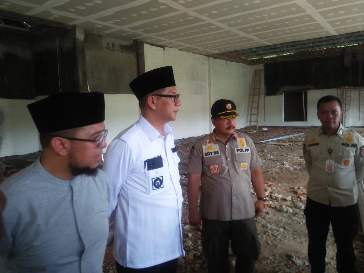 TIDAK DISETUJUI WARGA PEMBANGUNAN MASJID YAYASAN IMAM SYAFII DIHENTIKAN 