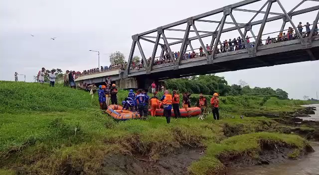 2 PEMUDA HANYUT DI KENCONG BERHASIL DITEMUKAN 