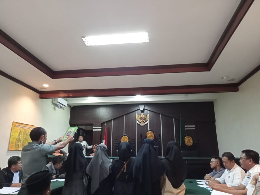 KUASA HUKUM KIAI FAHIM MENYEBUT ADA PAKSAAN DAN INTIMIDASI TERHADAP SAKSI KORBAN