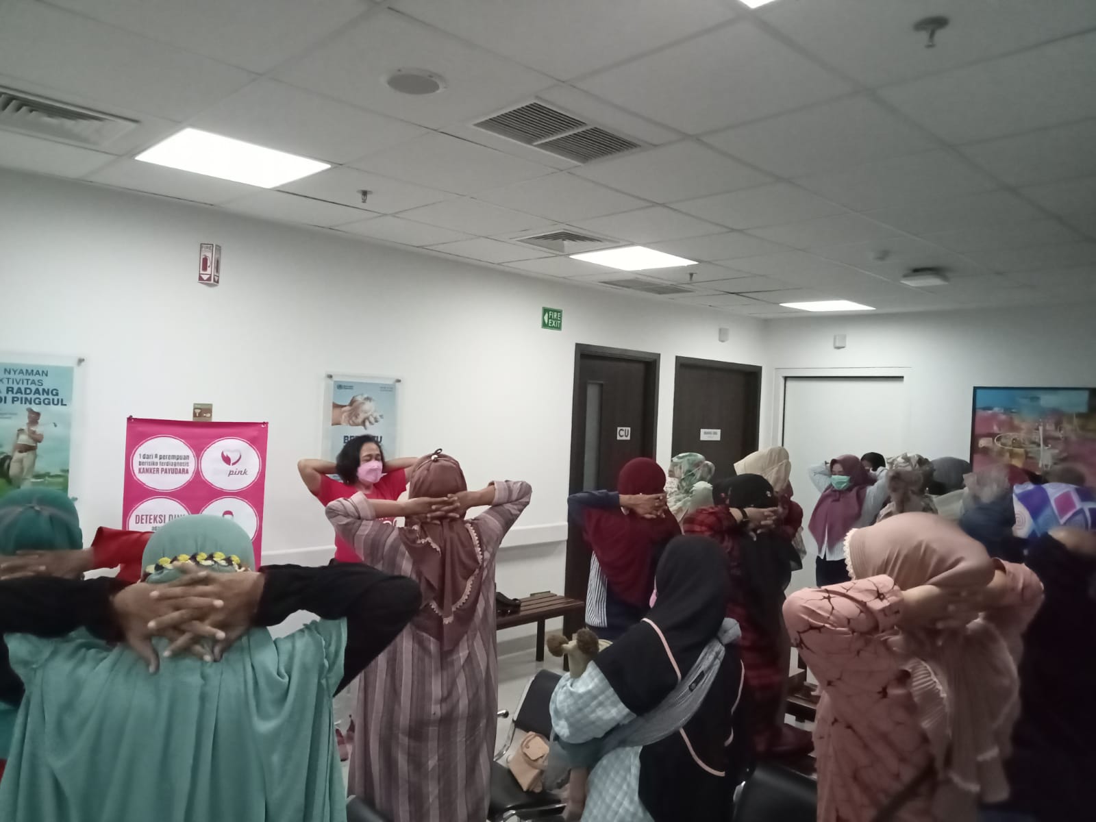 KOMUNITAS LOVEPINK MENGAJAK MASYARAKAT MENDETEKSI DINI KANKER PAYUDARA DENGAN SADANIS DAN SADARI