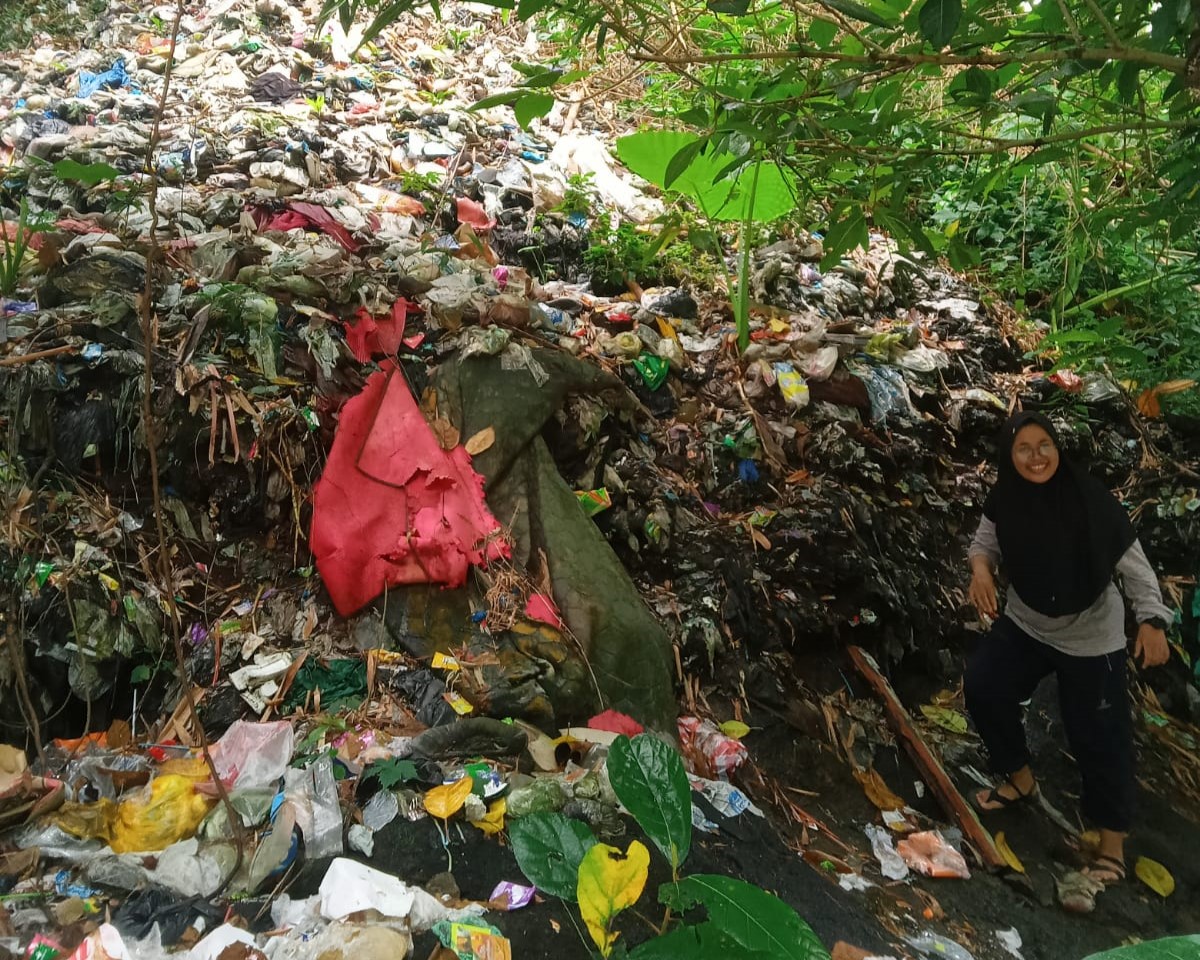 DITEMUKAN 30 TITIK TIMBUNAN SAMPAH DI SEKITAR ALIRAN SUNGAI JALAN JAWA – MASTRIP