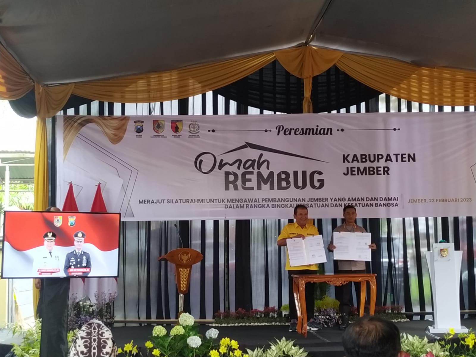 BUPATI MERESMIKAN OMAH REMBUG, SEBAGAI SARANA DISKUSI MASYARAKAT JEMBER 