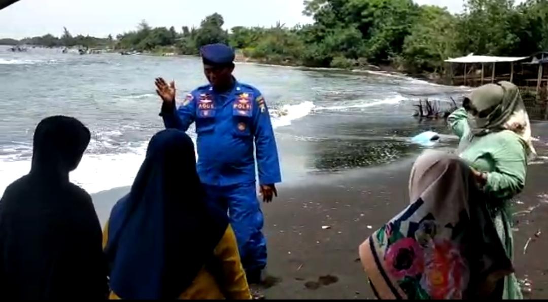 LOKASI WISATA PANTAI CEMARA TERKENA BANJIR ROB