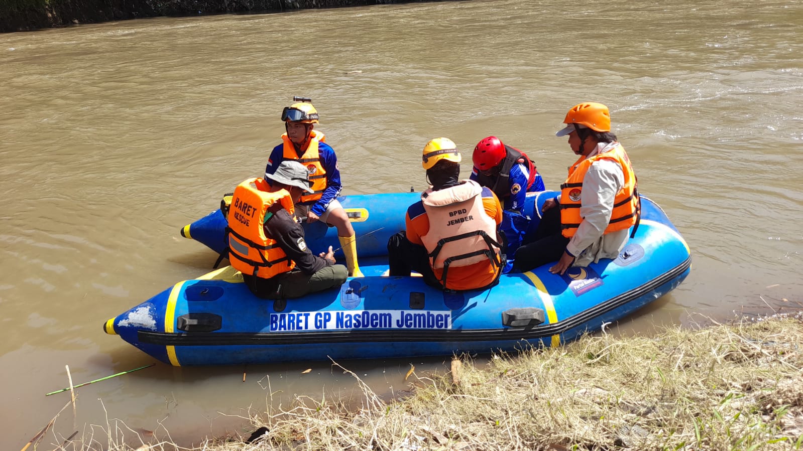 PEMUDA 27 TAHUN DI JEMBER HANYUT SAAT MEMACING DI SUNGAI BEDADUNG 