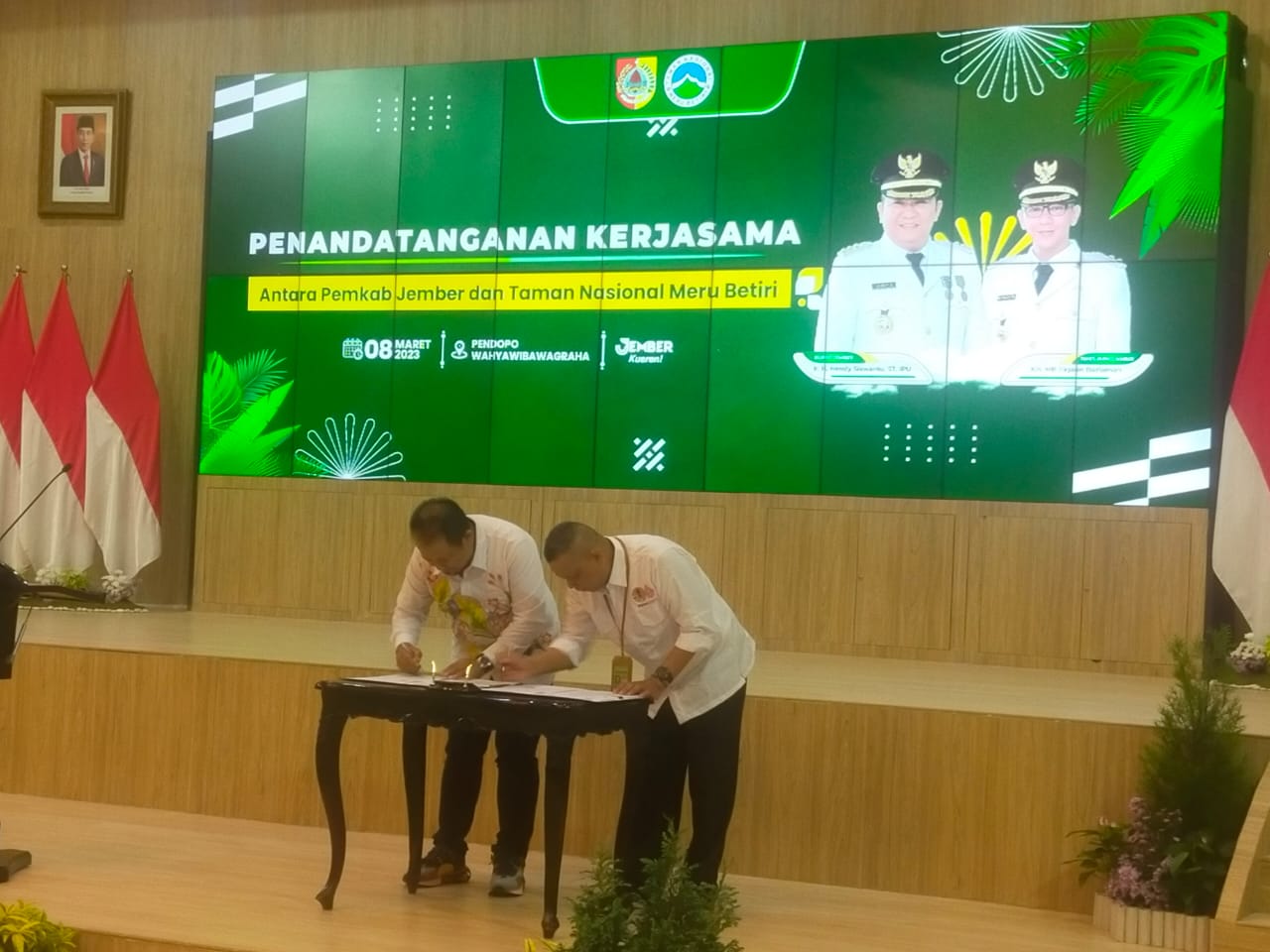 PEMKAB JEMBER TANDATANGANI MOU DENGAN TAMAN NASIONAL MERU BETIRI UNTUK PEMBANGUNAN JALAN 10 KILOMETER