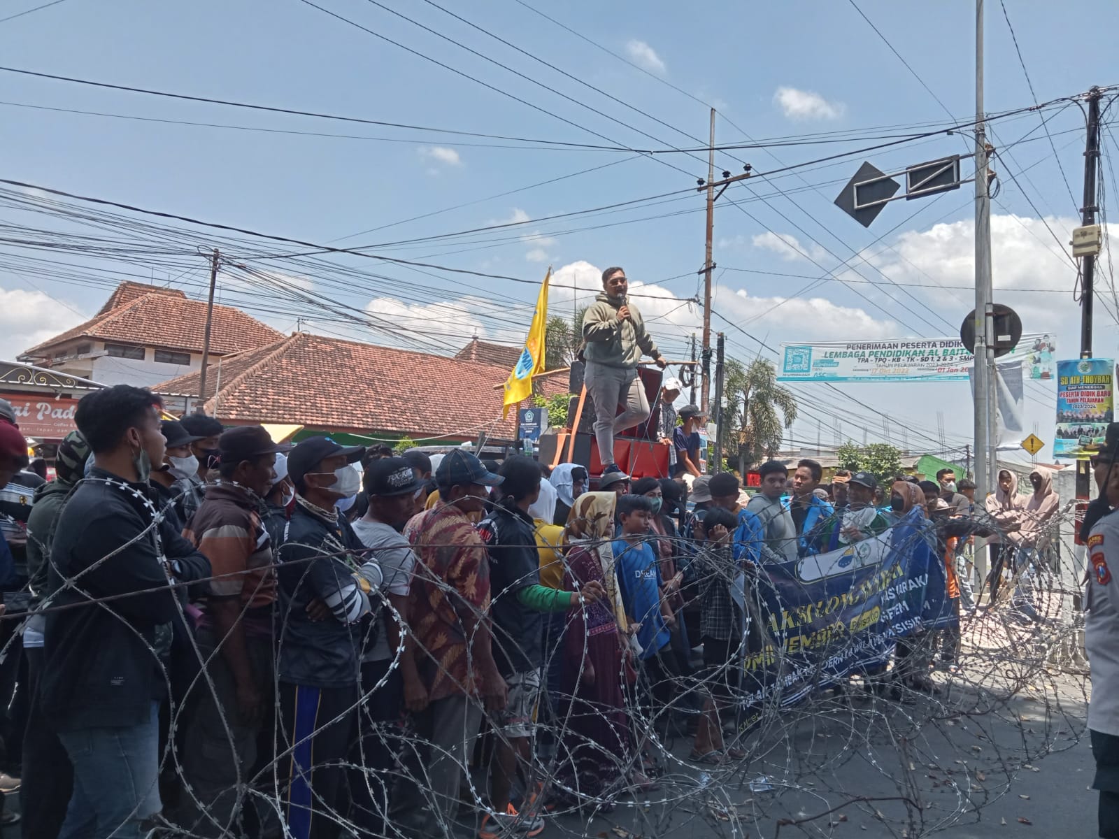 tuntut-penertiban-tambak-ilegal-mahasiswa-dan-warga-di-jember-lakukan-aksi-longmarch