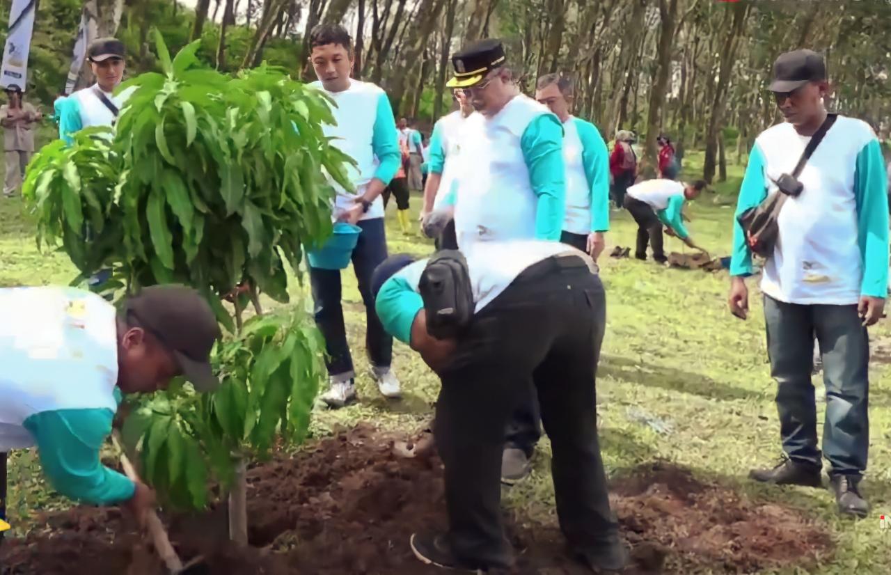 PERINGATI HARI AIR SEDUNIA, DPU SDA JATIM TANAM 3.150 BIBIT POHON DAN TABUR 7.500 BENIH IKAN