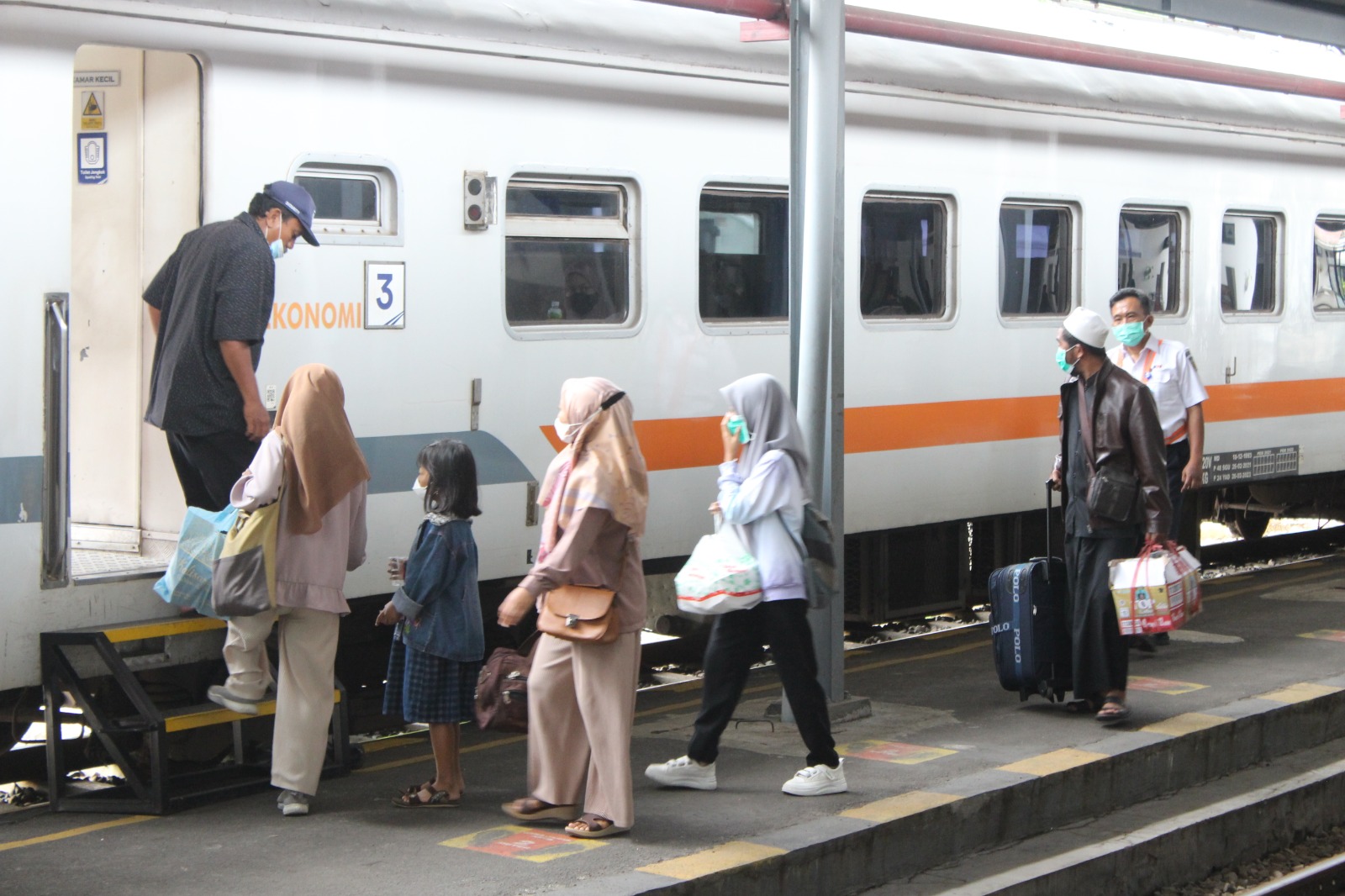 tiket-kereta-api-lebaran-di-daop-9-terjual-58-persen