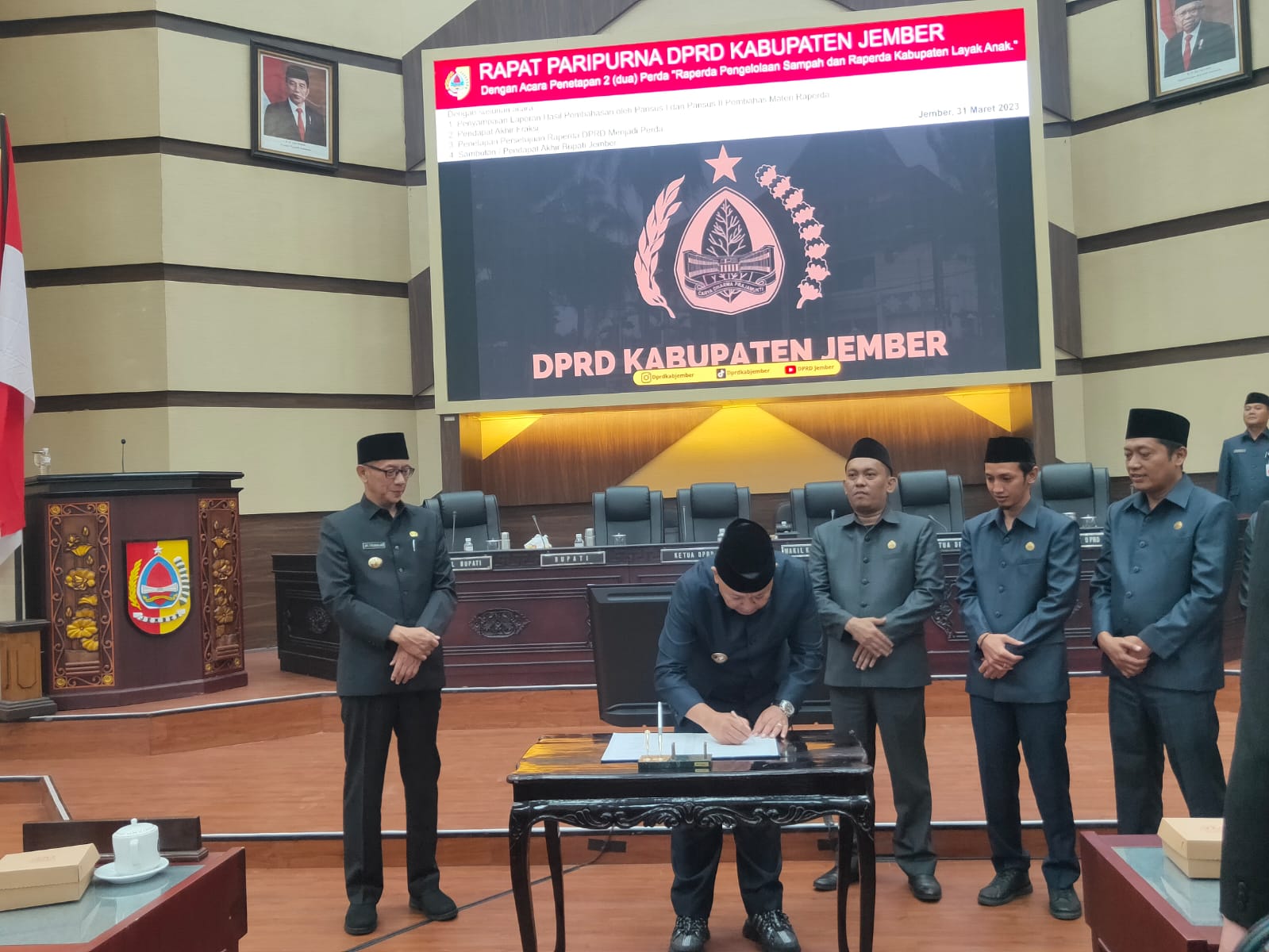 PERDA KLA DAN PENGELOLAAN SAMPAH JEMBER  RESMI DISAHKAN